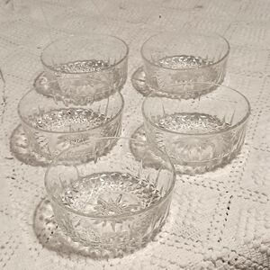 Arcoroc France crystal star cut pattern set of 5 bowls. Perfect conditio…